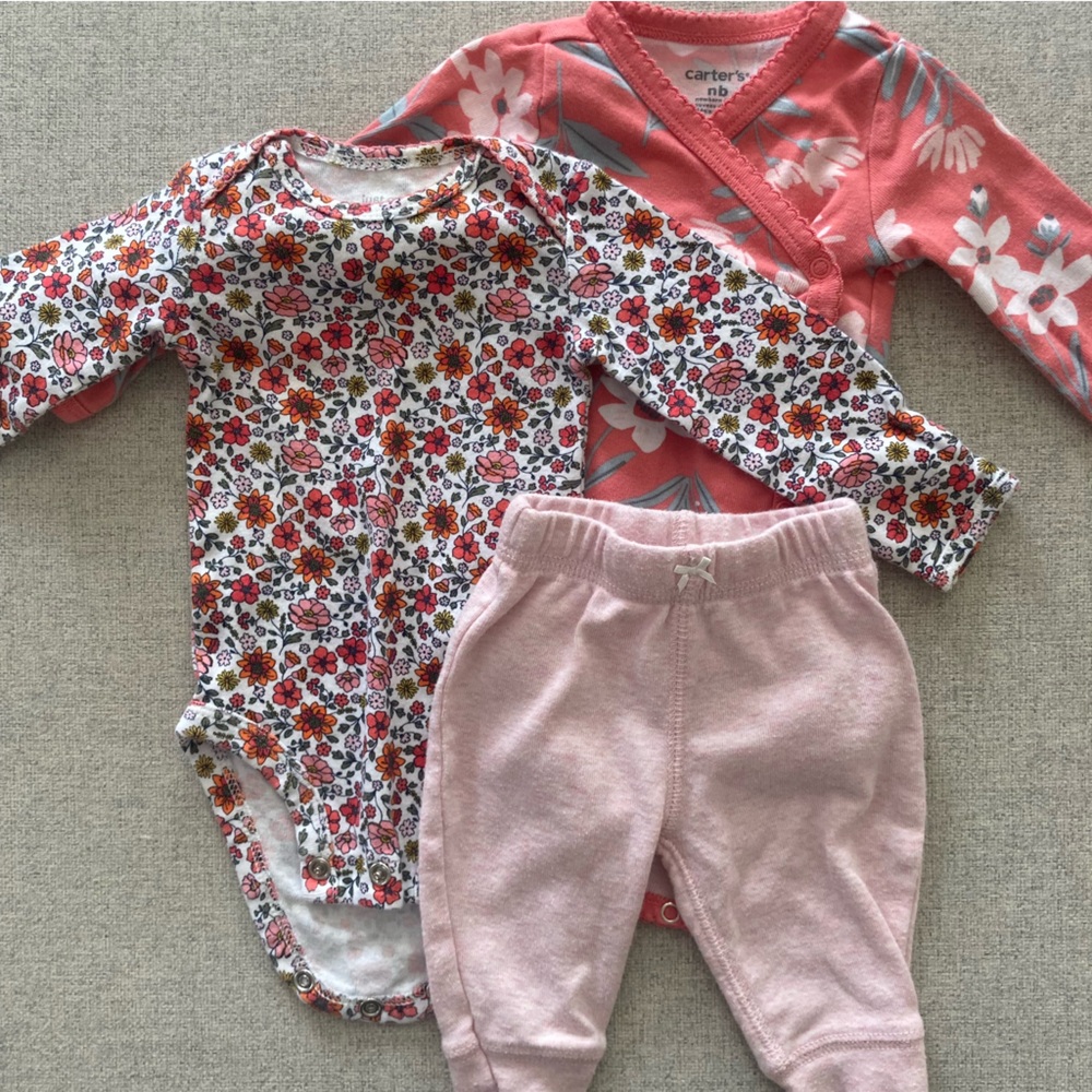 Long sleeve newborn onesies and pants bundle - Picture 2 of 5